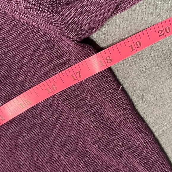 ModCloth purple v-neck sweater size Medium - Picture 5 of 7